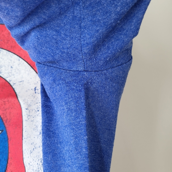 2/20$ Disney Store Captain Marvel blue short sleeve graffic worn out design Sz M - Picture 5 of 9